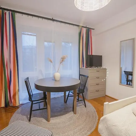 Apartmán Vibrant & Cozy - A Colorful Base Bratislava