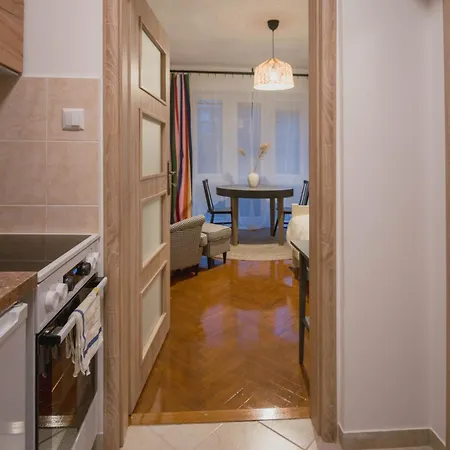 Vibrant & Cozy - A Colorful Base Appartement Bratislava